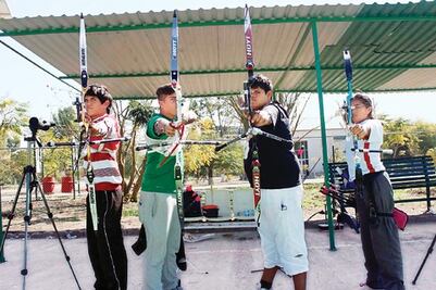 Tiro con arco alista primer control técnico
