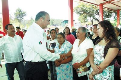 Benefician con agua  a comunidades