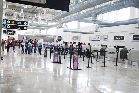 Niebla afecta 10  vuelos