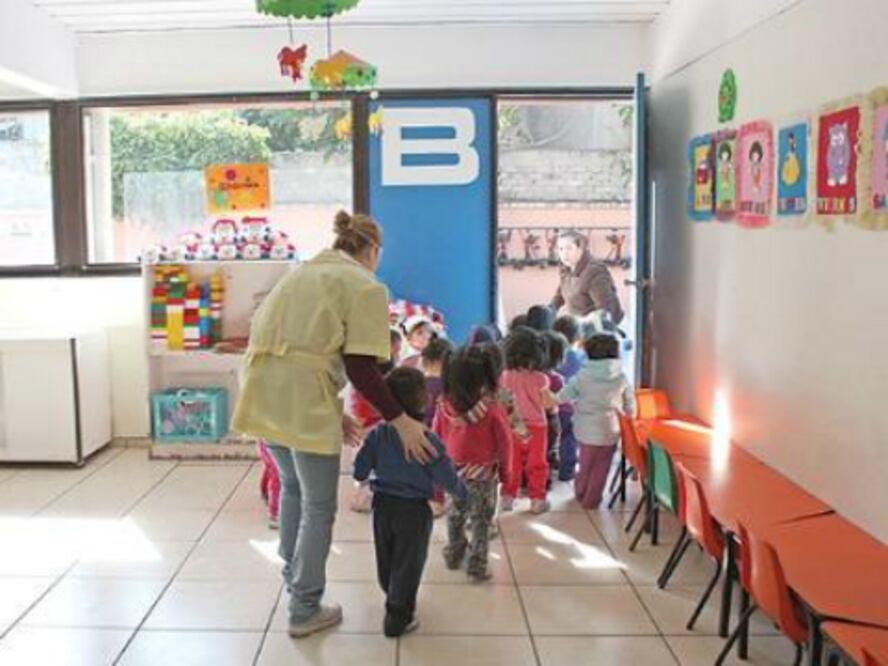 Van por la guardería universitaria