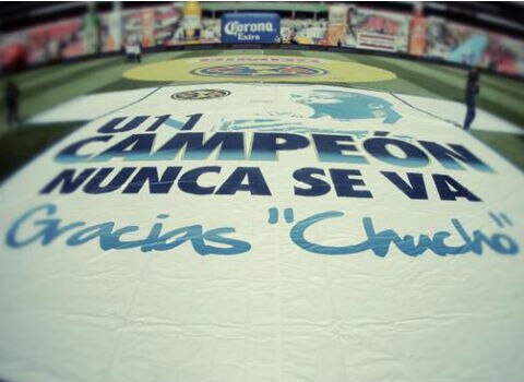 Aplauden al 'Chucho' al minuto 11 en el Azteca