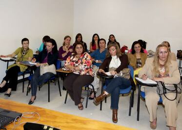 Reciben voluntarias del DIF taller contra adicciones