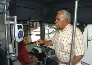 Adultos prefieren prepago en transporte