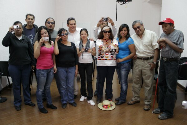 Acercan arte a invidentes y débiles visuales