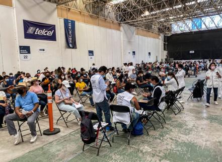 “¡Llévele!” Docentes en Querétaro, entre dosis y ambulantaje