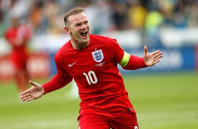 Rooney, a un gol de Charlton