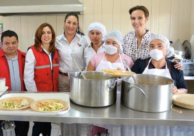 DIF estatal entrega apoyos en Amealco