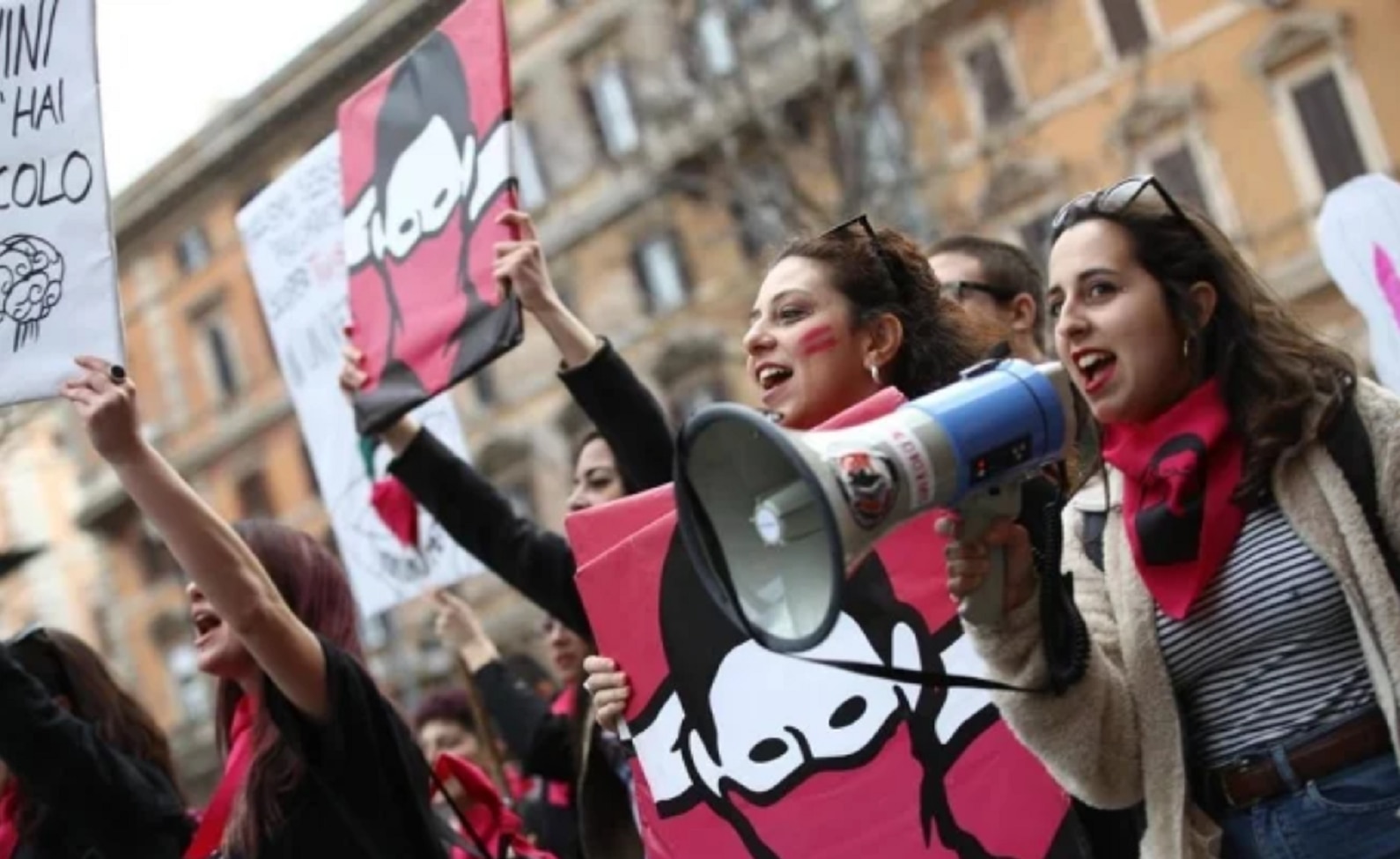 Absuelven en Roma a dos acusados de violación porque “víctima era fea”