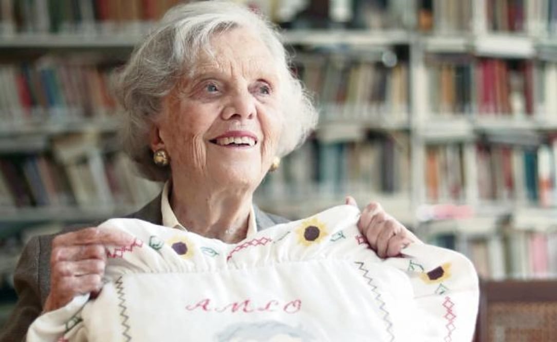 Elena Poniatowska habla de la relación de Morena con el PES, y de los precandidatos que buscan dirigir México. (ALEJANDRO ACOSTA. EL UNIVERSAL)