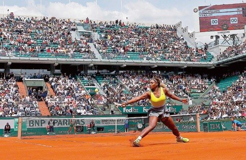 Serena y Federer avanzan sin apuros en el Abierto de Francia
