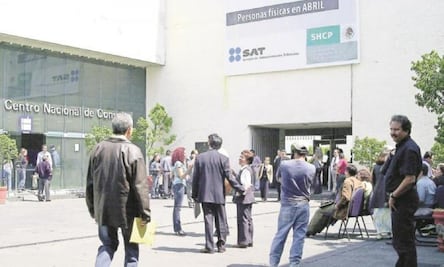 Confirman despidos masivos en el SAT