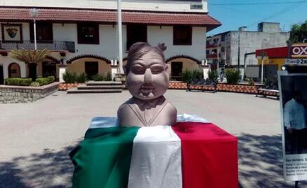 Escultor de busto de Benito Juárez, ahora esculpe rostro de AMLO