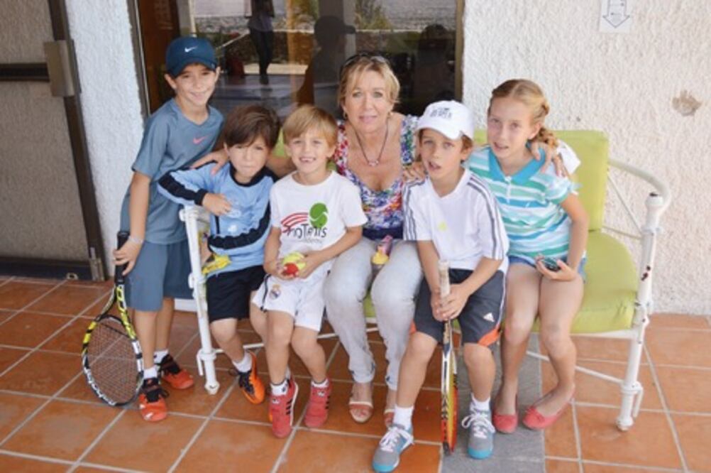 Celebran con torneo de tenis