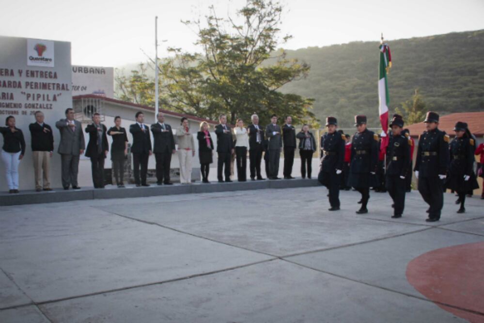 Entrega Loyola barda a primaria