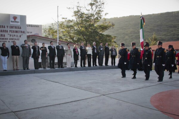 Entrega Loyola barda a primaria
