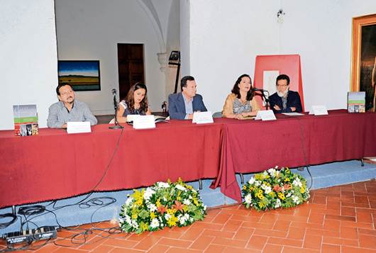 Analizan historia de las artes escénicas