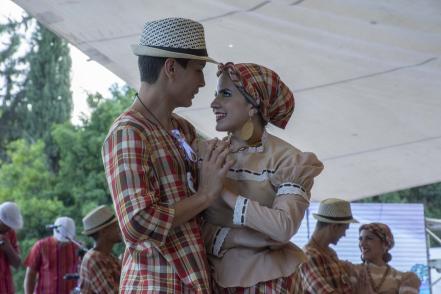 Unidos por la sabrosura del baile