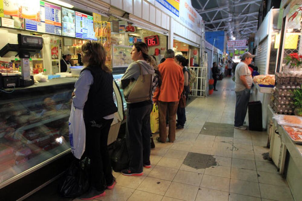 La no duplicidad de licencias y que no fueran heredadas y poder concesionar el mercado a particulares, fueron algunas inconformidades de comerciantes (CÉSAR GÓMEZ. EL UNIVERSAL)