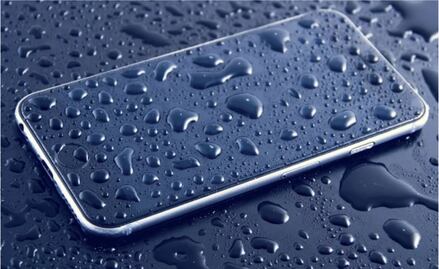 ¿Qué hacer si se moja tu celular?
