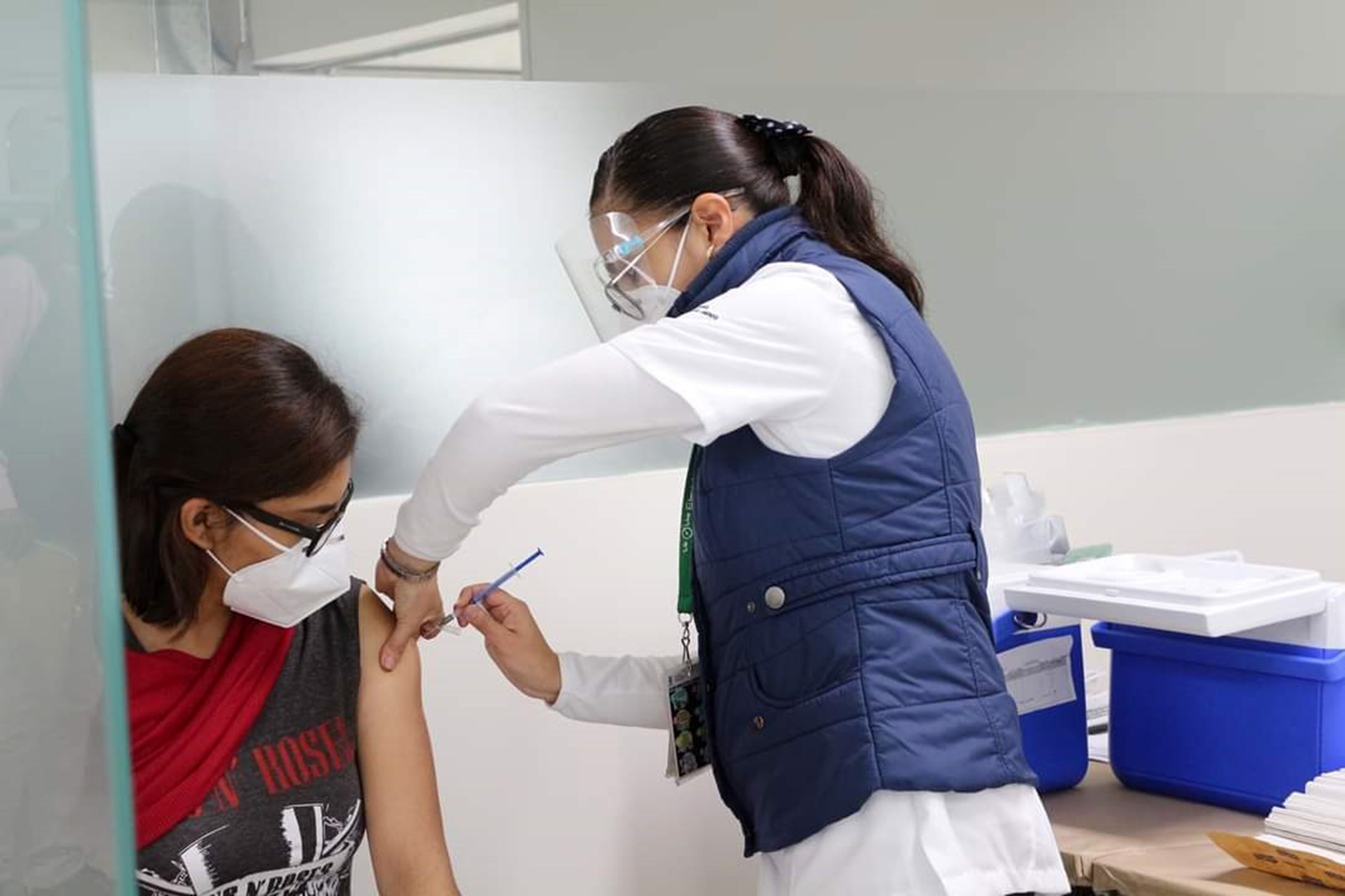 Arranca hoy vacunación a embarazadas y docentes
