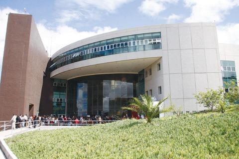 Clausuran parte del terreno de la sede regional de la PGJ