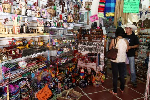 Resaltan procedimiento para abrir negocios