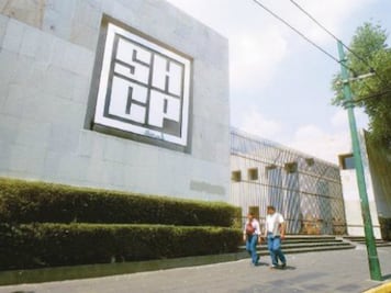 Largas filas para realizar trámites