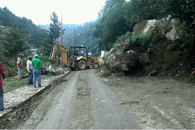 Atiende CEC deslave en carretera federal 120