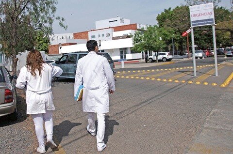 Admiten déficit de médicos en el estado