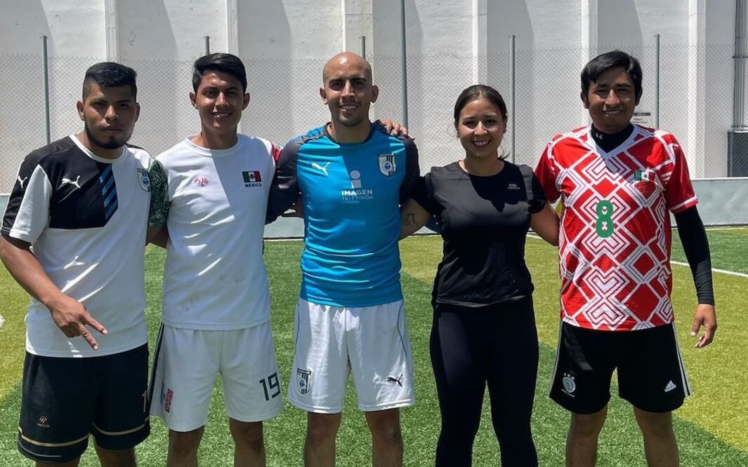 Cinco atletas queretanos participan en concentraciones deportivas de futbol y voleibol