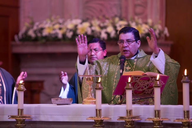 El obsipo Faustino Armendáriz subrayó que la Diócesis de Querétaro no tolerará actos de violencia de ningún tipo (DEMIAN CHÁVEZ. EL UNIVERSAL)