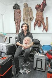 El hombre que crea muertos