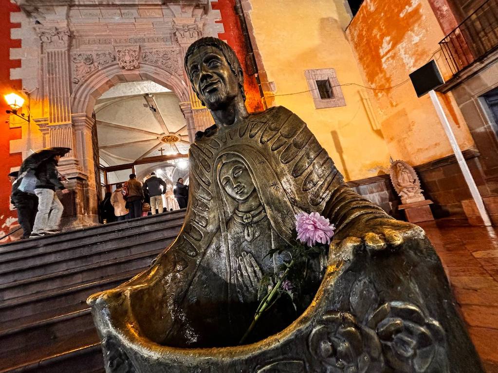 La Congregación recibe a los devotos para celebrar a la Virgen de Guadalupe
