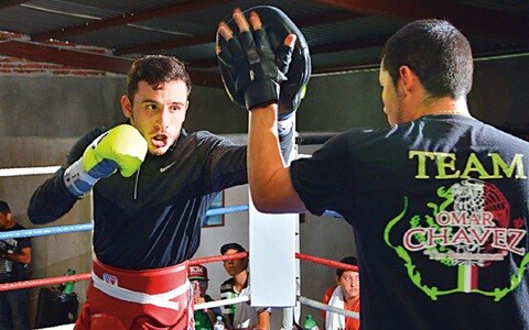 Álvarez y Chávez se engallan