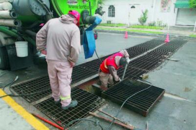 Avanza limpia de drenes y alcantarillas