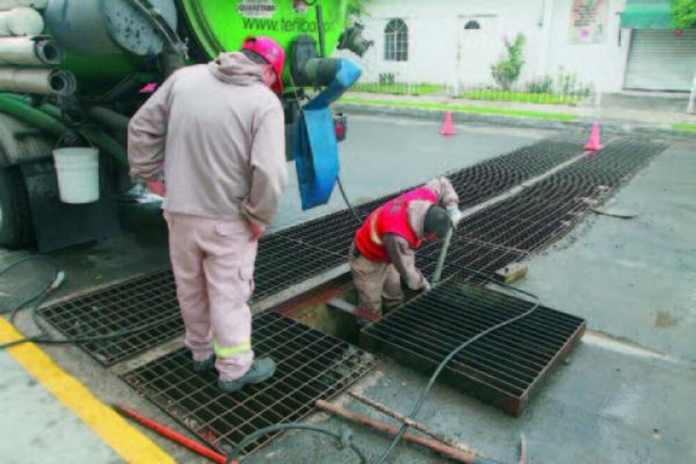 Avanza limpia de drenes y alcantarillas