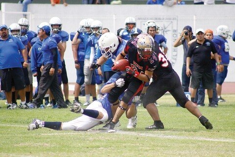 Felinos ganan scrimmages