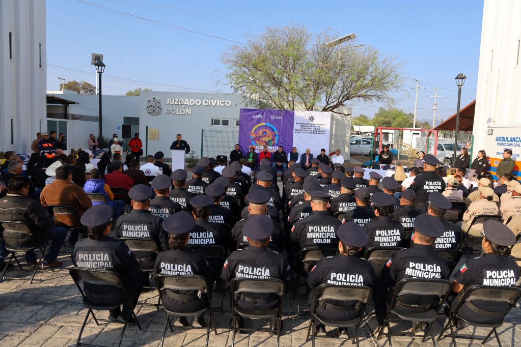 En Colón, incrementan el salario a policías