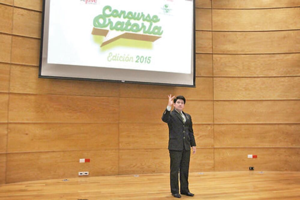 Realizan final de concurso de oratoria 