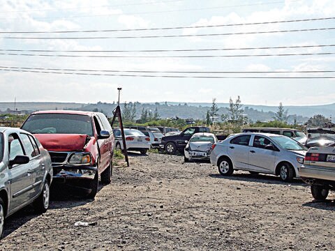 Recuperan tres autos con reporte de robo