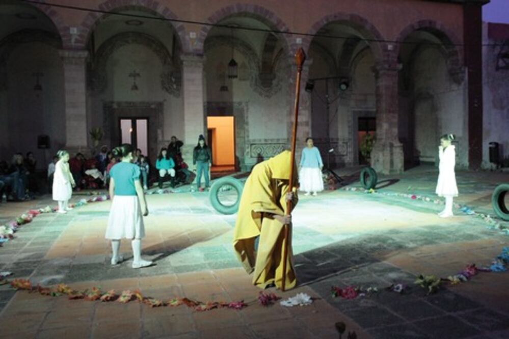 Niños participan en obra