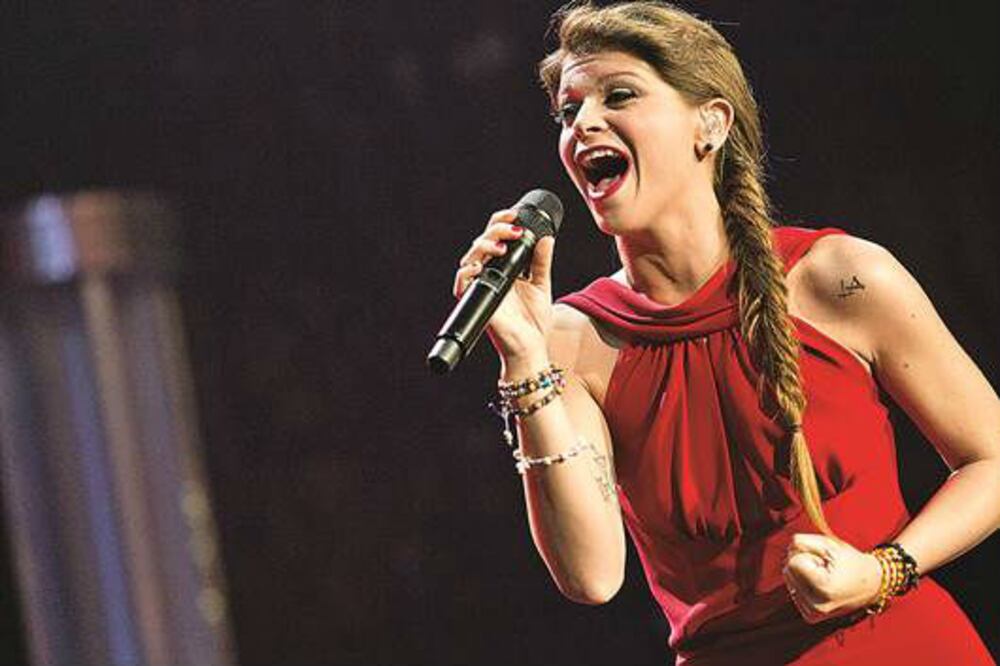 Amoroso ’Grito y no me escuchas’