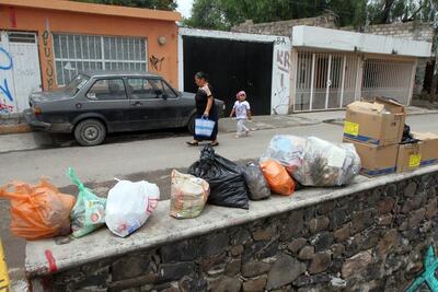 Sancionan a queretanos por arrojar basura a la calle