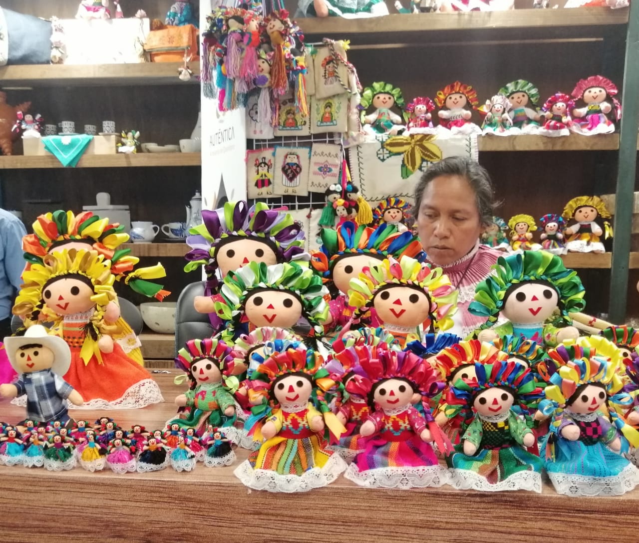 Trabajo de artesanos queretanos llega a Punto México