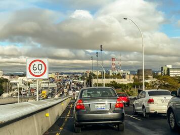 Está pendiente regular el ruido de los autos