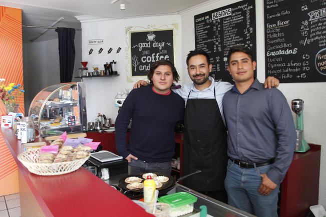 Jóvenes que impulsan a emprendedores