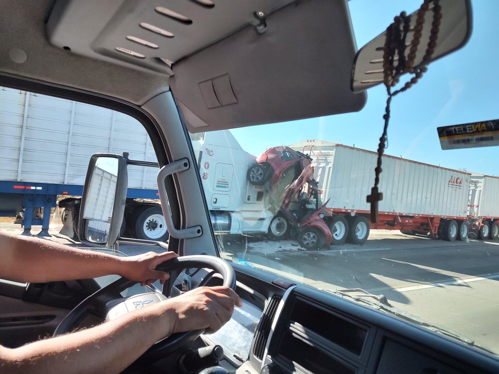 Otra vez, accidente colapsó la autopista México-Querétaro 