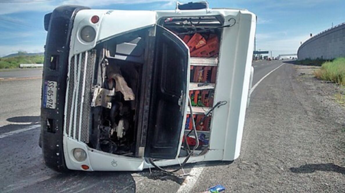 Choque en carretera hacia SLP deja 3 heridos