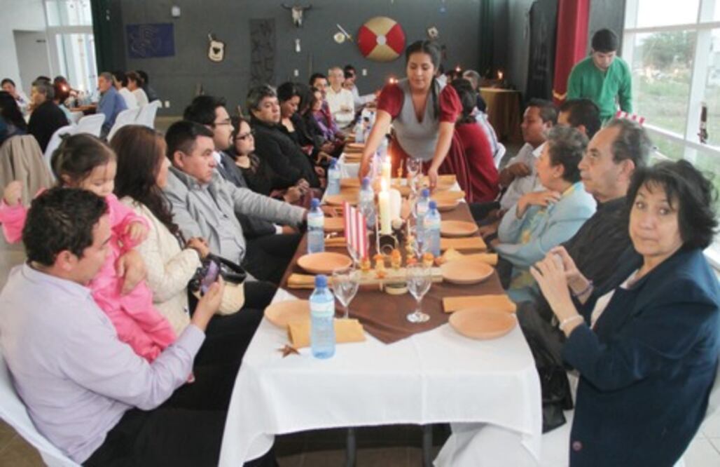  Ofrecen estudiantes de Gastronomía cena vikinga