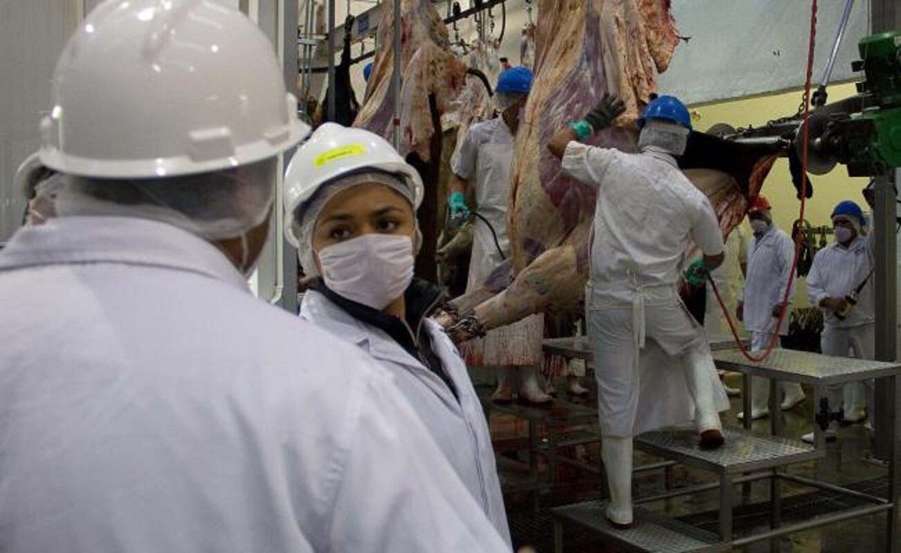 México impone aranceles de entre 15 y 25% a productos de EU